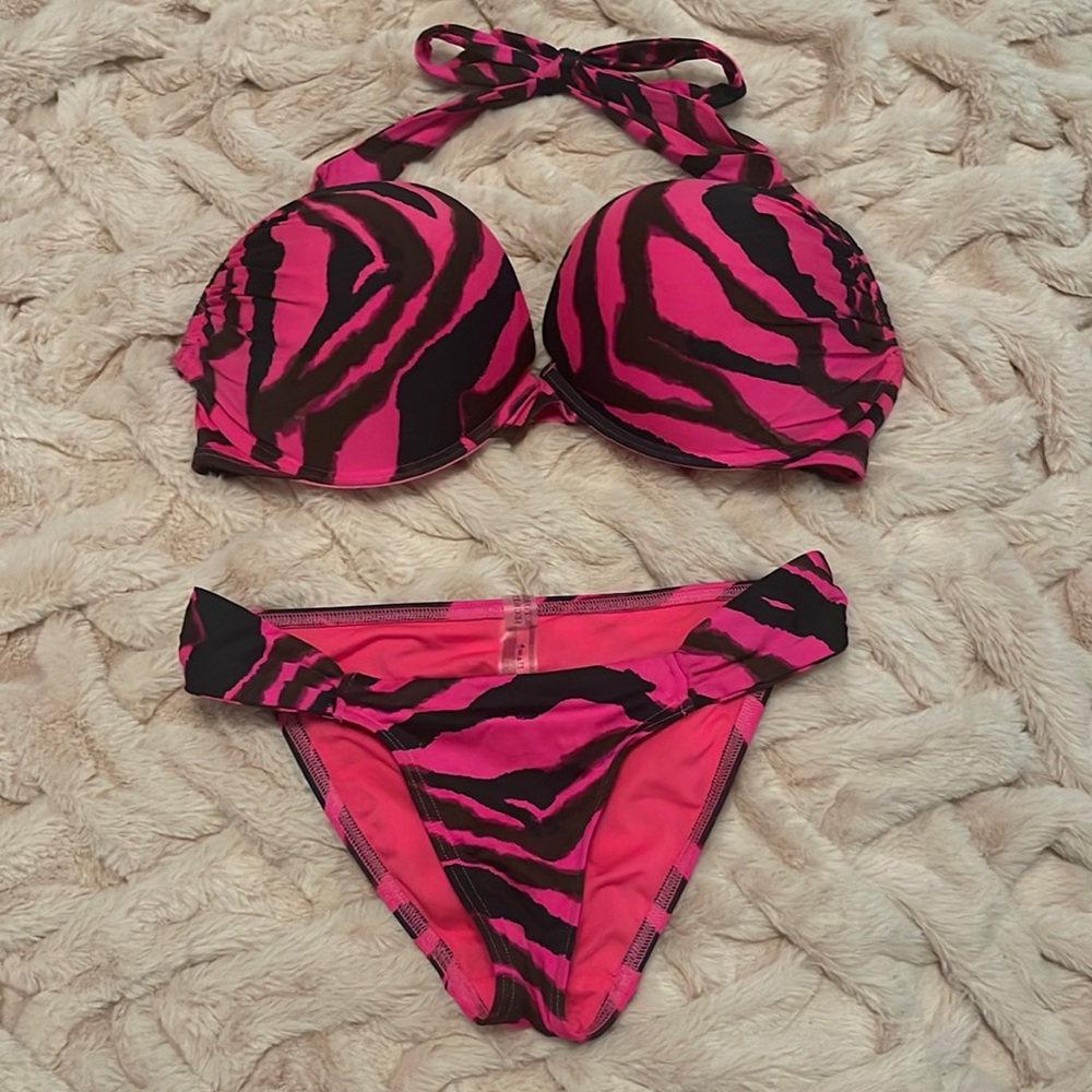 Victoria’s Secret baiting suit